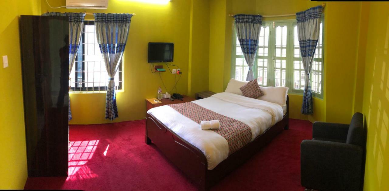 Hotel Blue Magnet Pokhara Exterior foto