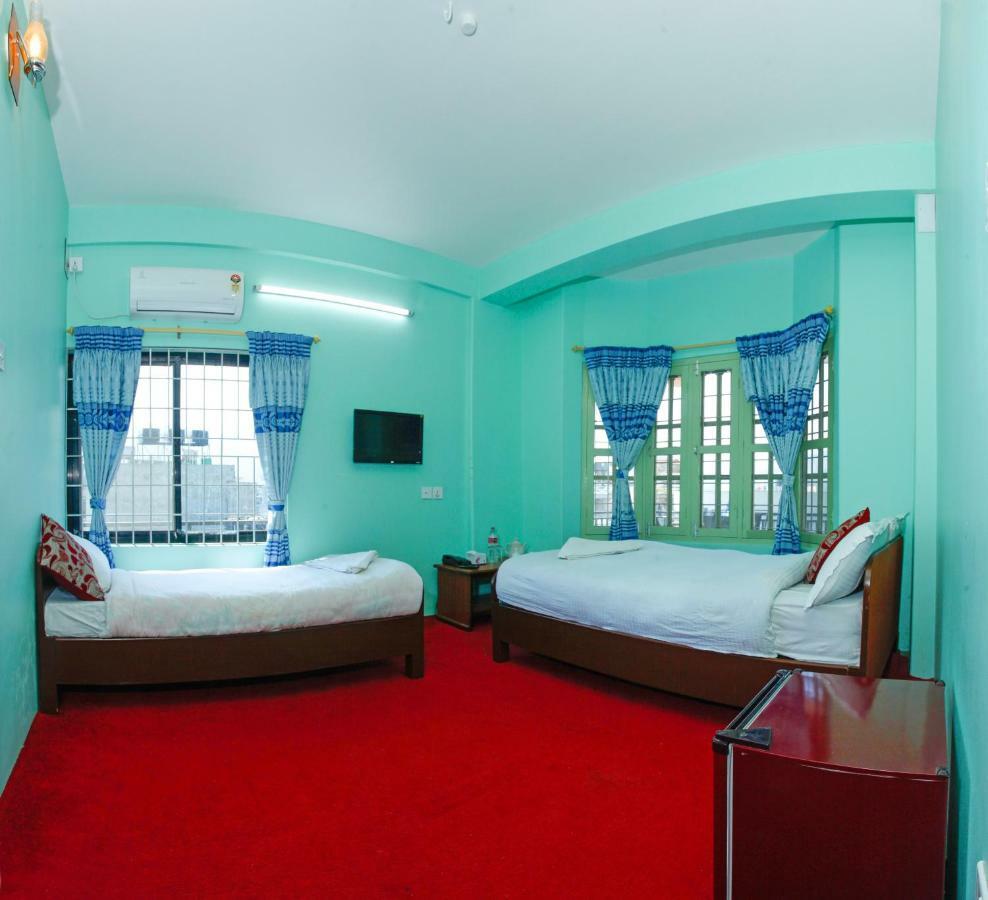 Hotel Blue Magnet Pokhara Exterior foto
